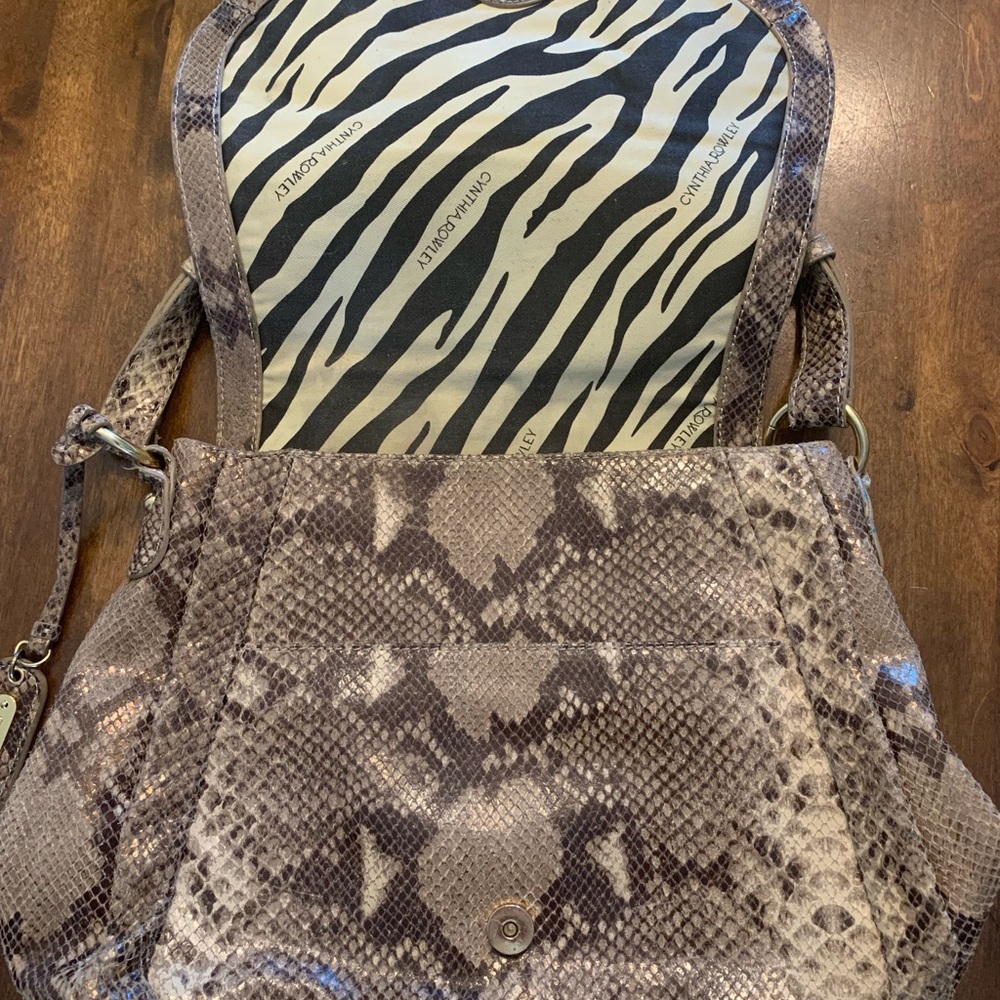 Cynthia Rowley snake skin purse, comes with dust bag - Picture 3 of 8